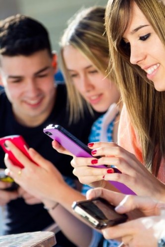 Les jeunes représentent une grande proportion des usagers de Twitter. ©nenetus/shutterstock.com