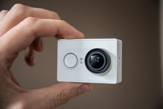 Elégante, la caméra de Xiaomi a un design assez neutre.