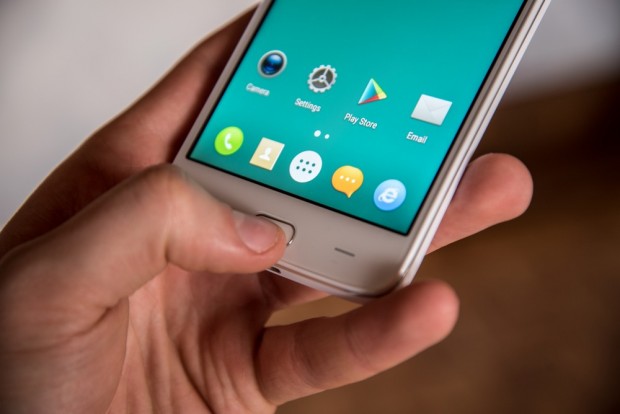Le lecteur d'empreinte digitale du Doogee Y200 fonctionne parfaitement - crédit photo : E.F.
