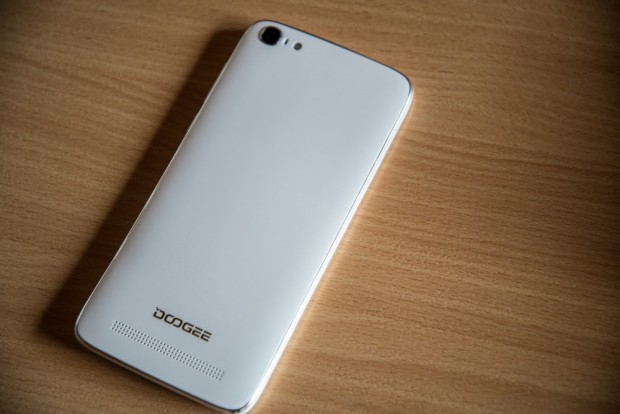 En l'espace de quelques mois, Doogee a fait des bonds de géant pour ce qui est du design... - crédit photo : E.F.