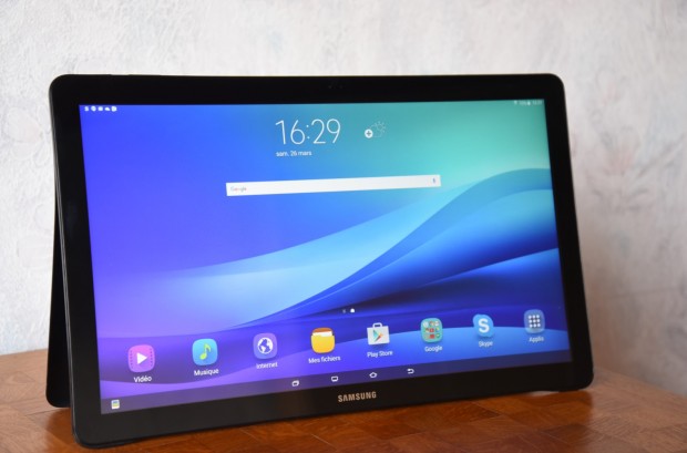 Le Galaxy View fait sans doute partie des tablettes les plus imposantes. - crédit photo : E.F.