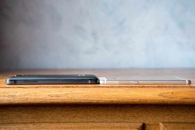 Le K4000 Pro est nettement plus épais qu'un modèle standard... - crédit photo : E.F.