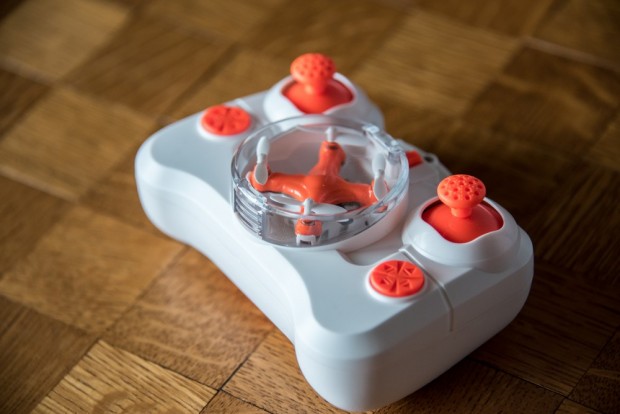 La manette qui est livrée avec est le talon d'Achille du produit... Crédit photo : E.F.