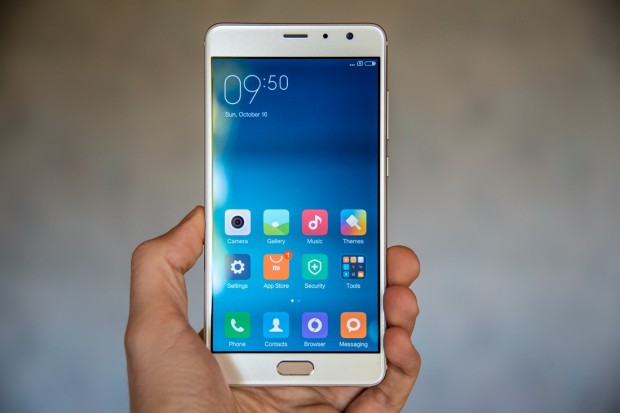 Le Redmi Pro a droit à un superbe écran OLED. - crédit photo : E.F.