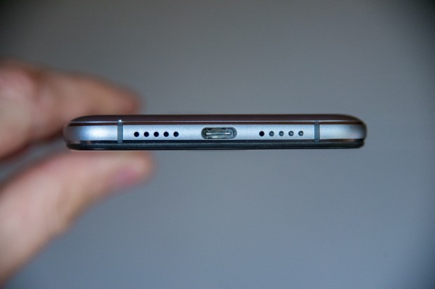 L'appareil est équipé d'un port USB de type C. - crédit photo : E.F.