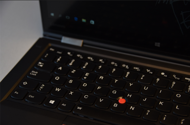 Le X1 retrouve le clavier caractéristique de ses ainés. - Crédit photo : E.F.