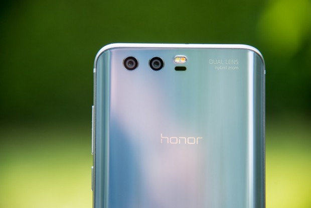 On retrouve la même combinaison de capteurs que sur le P10 - crédit photo : E.F.