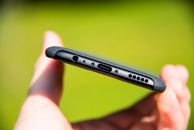 La coque du OnePlus 5 ne dénature en rien le design du smartphone - Crédit photo : E.F.