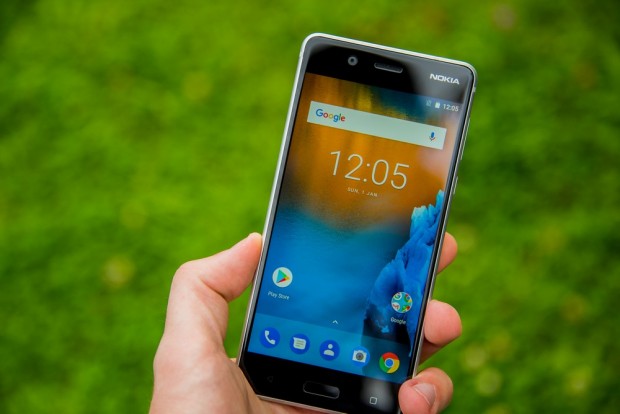 Le Nokia 5 est très agréable à prendre en main - Crédit photo : E.F.