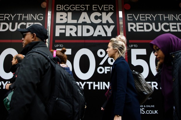 BRITAIN-ECONOMY-RETAIL-BLACKFRIDAY-CYBERMONDAY