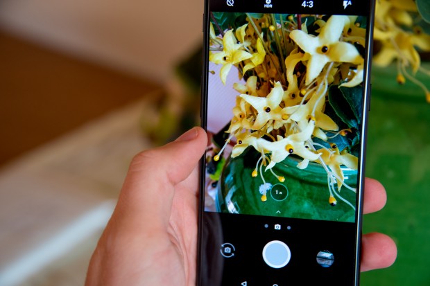 Le OnePlus 5T impressionne au niveau de la photo, avec un capteur taillé pour la photo nocturne, et de meilleurs résultats pour la photo de portrait. - crédit photo : E.F.