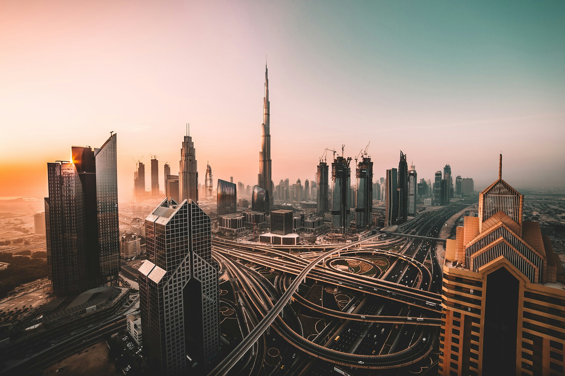Les Émirats arabes unis vont intégrer l’IA dans la moitié des services publics